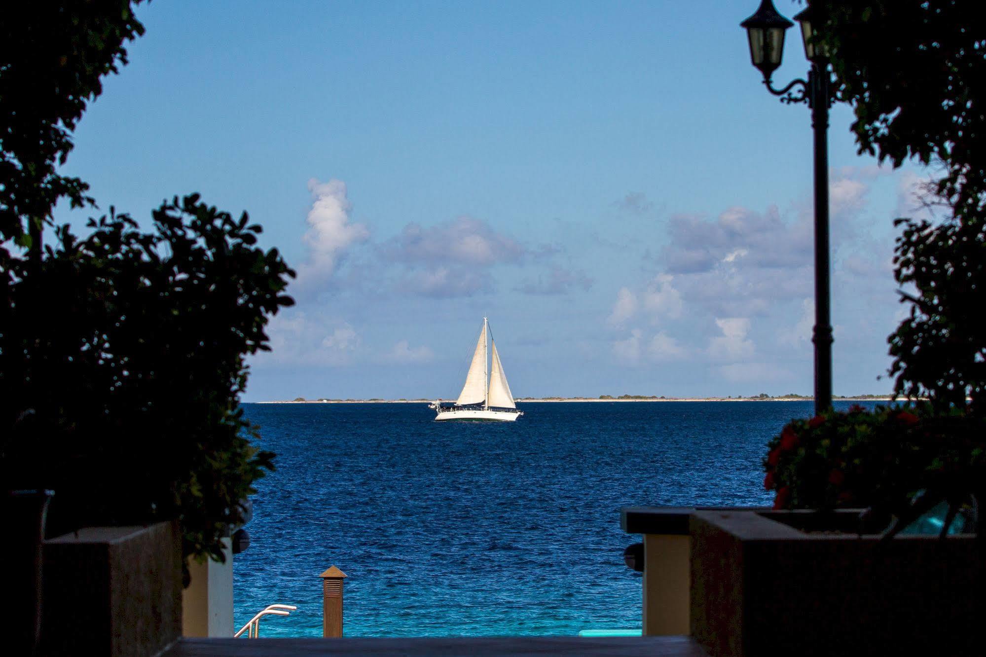 The Bellafonte - Luxury Oceanfront Hotel Kralendijk Eksteriør bilde